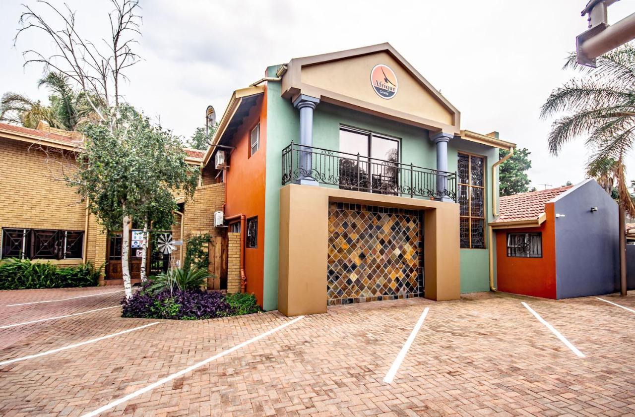Sunward Park Guest House & Conference Center Boksburg Buitenkant foto