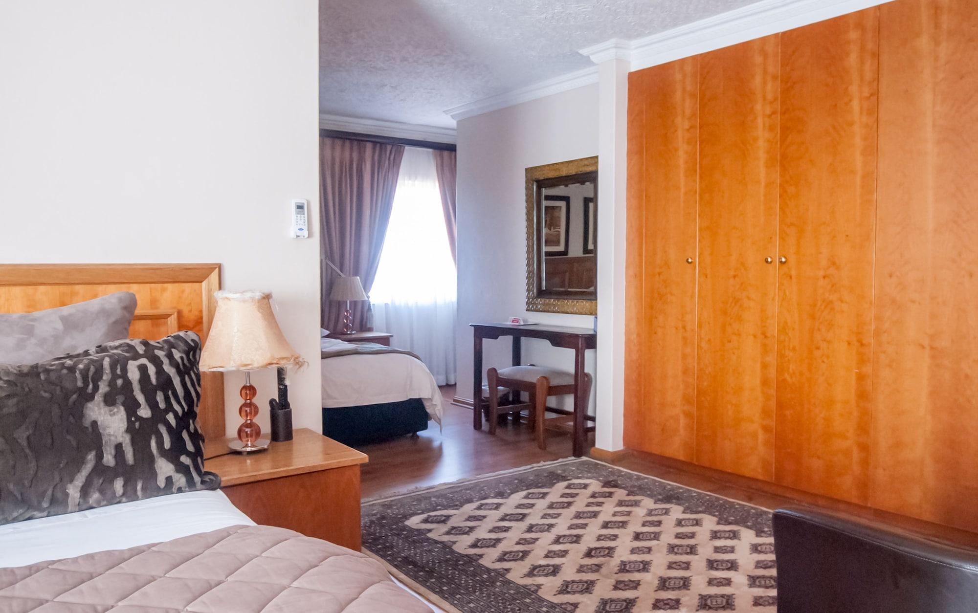 Sunward Park Guest House & Conference Center Boksburg Buitenkant foto