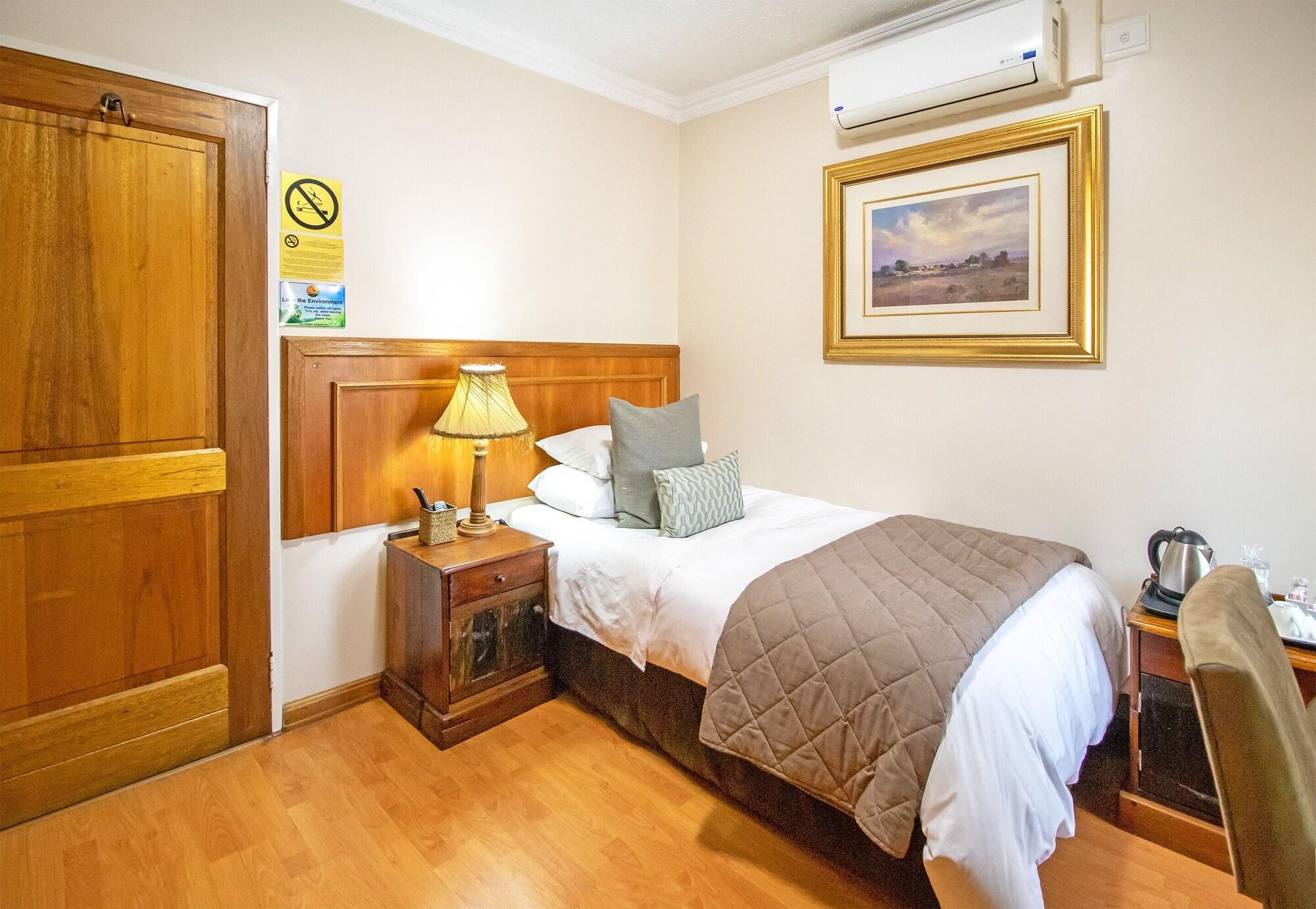 Sunward Park Guest House & Conference Center Boksburg Buitenkant foto