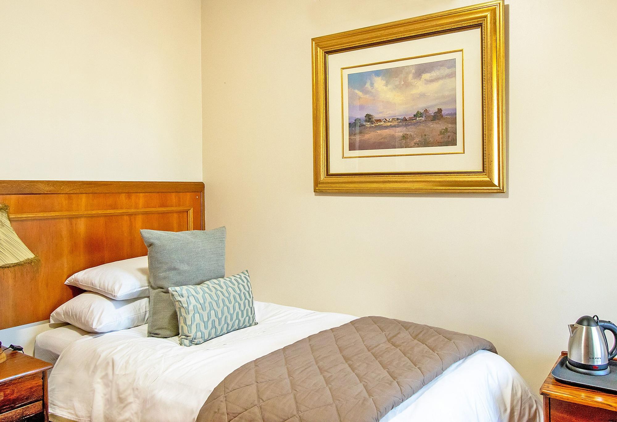 Sunward Park Guest House & Conference Center Boksburg Buitenkant foto