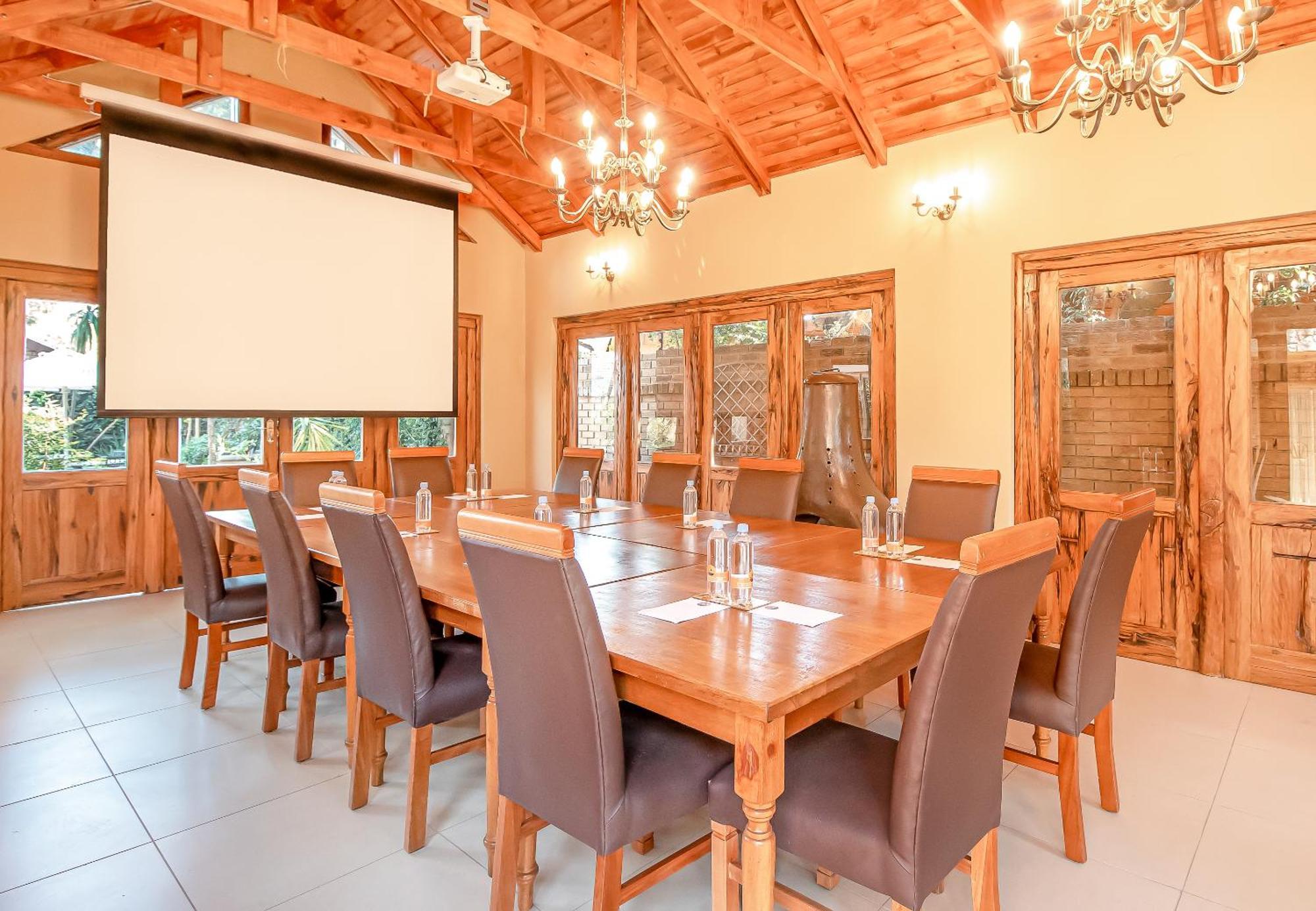 Sunward Park Guest House & Conference Center Boksburg Buitenkant foto