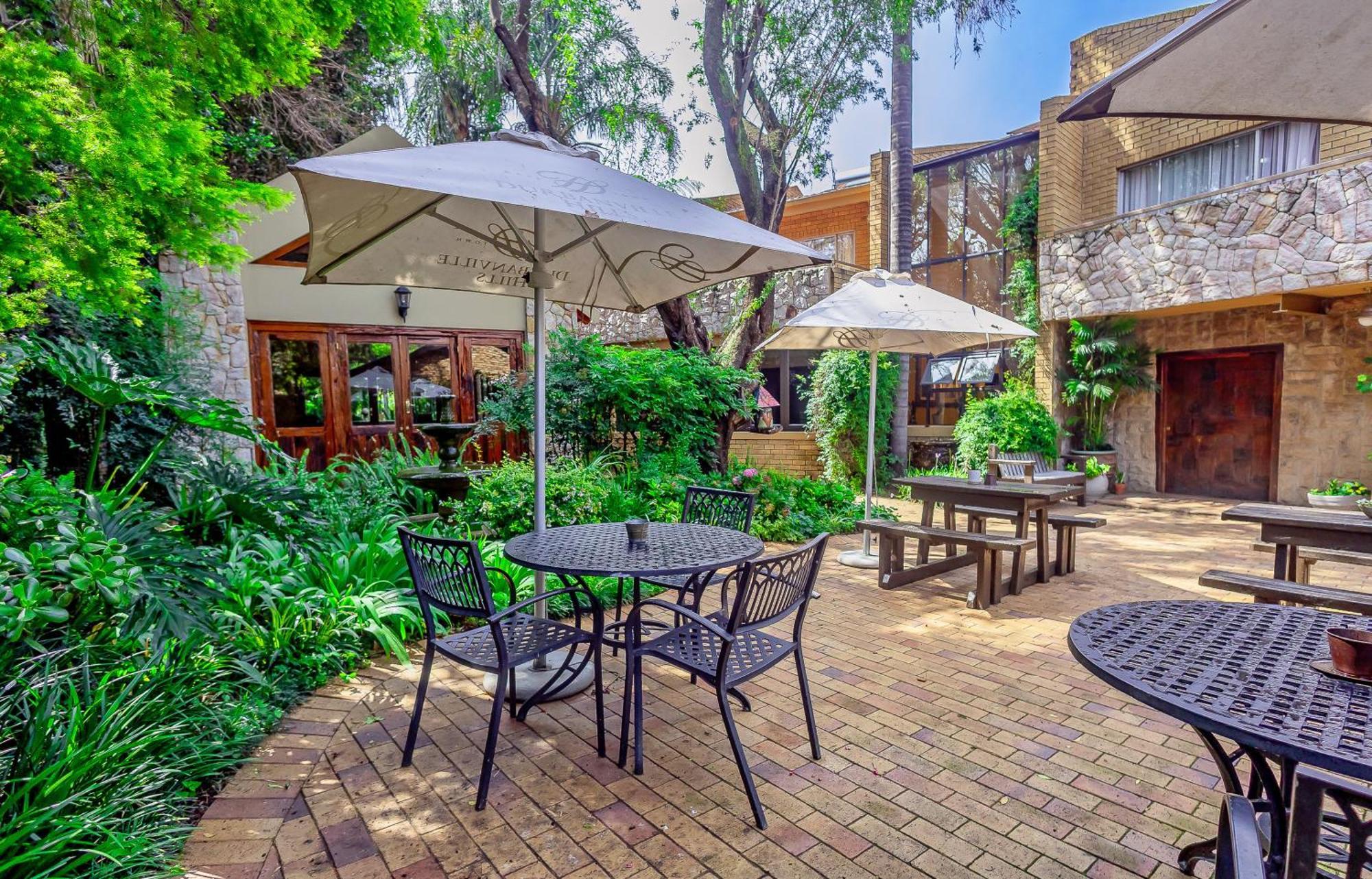 Sunward Park Guest House & Conference Center Boksburg Buitenkant foto