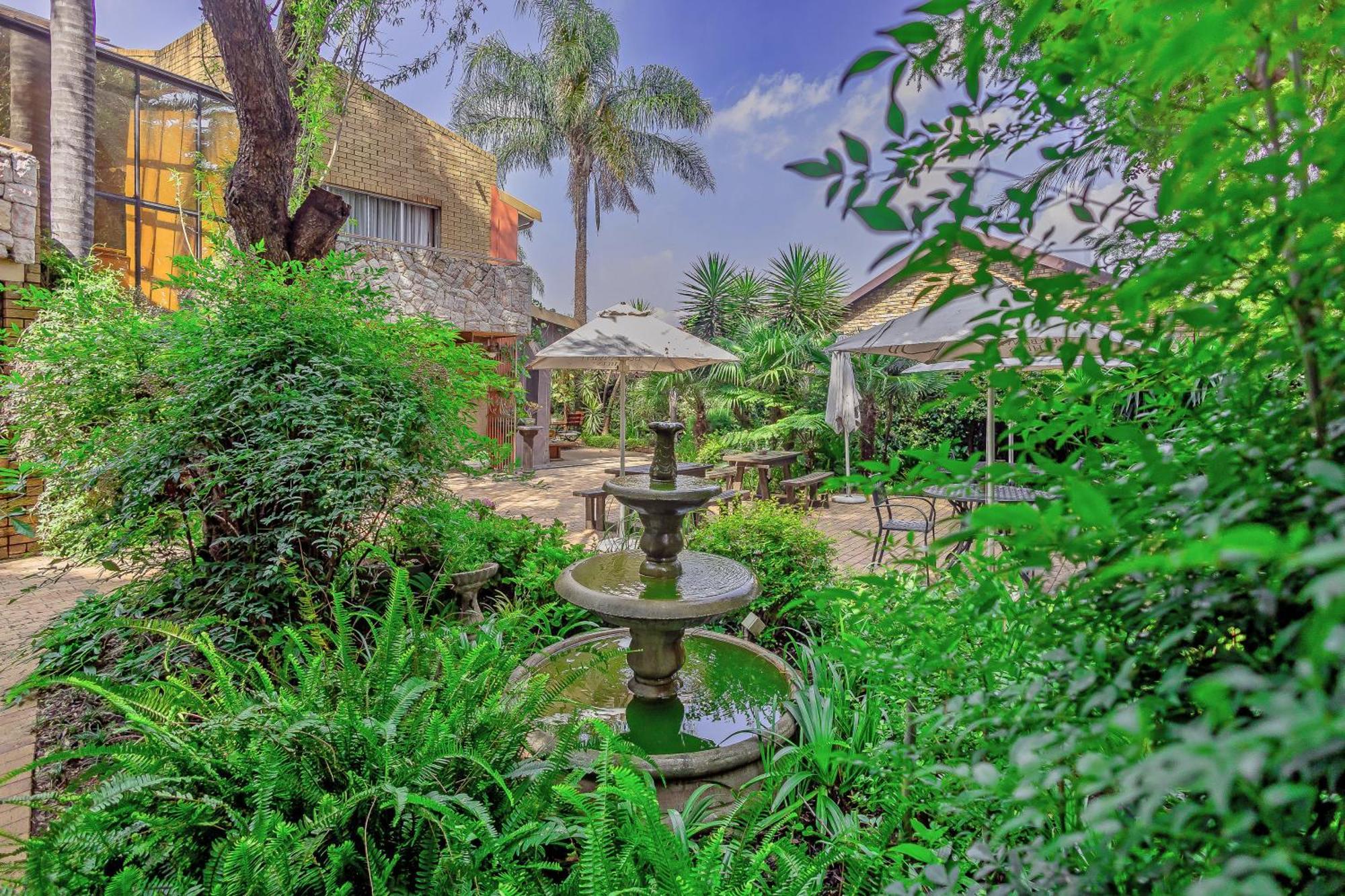 Sunward Park Guest House & Conference Center Boksburg Buitenkant foto