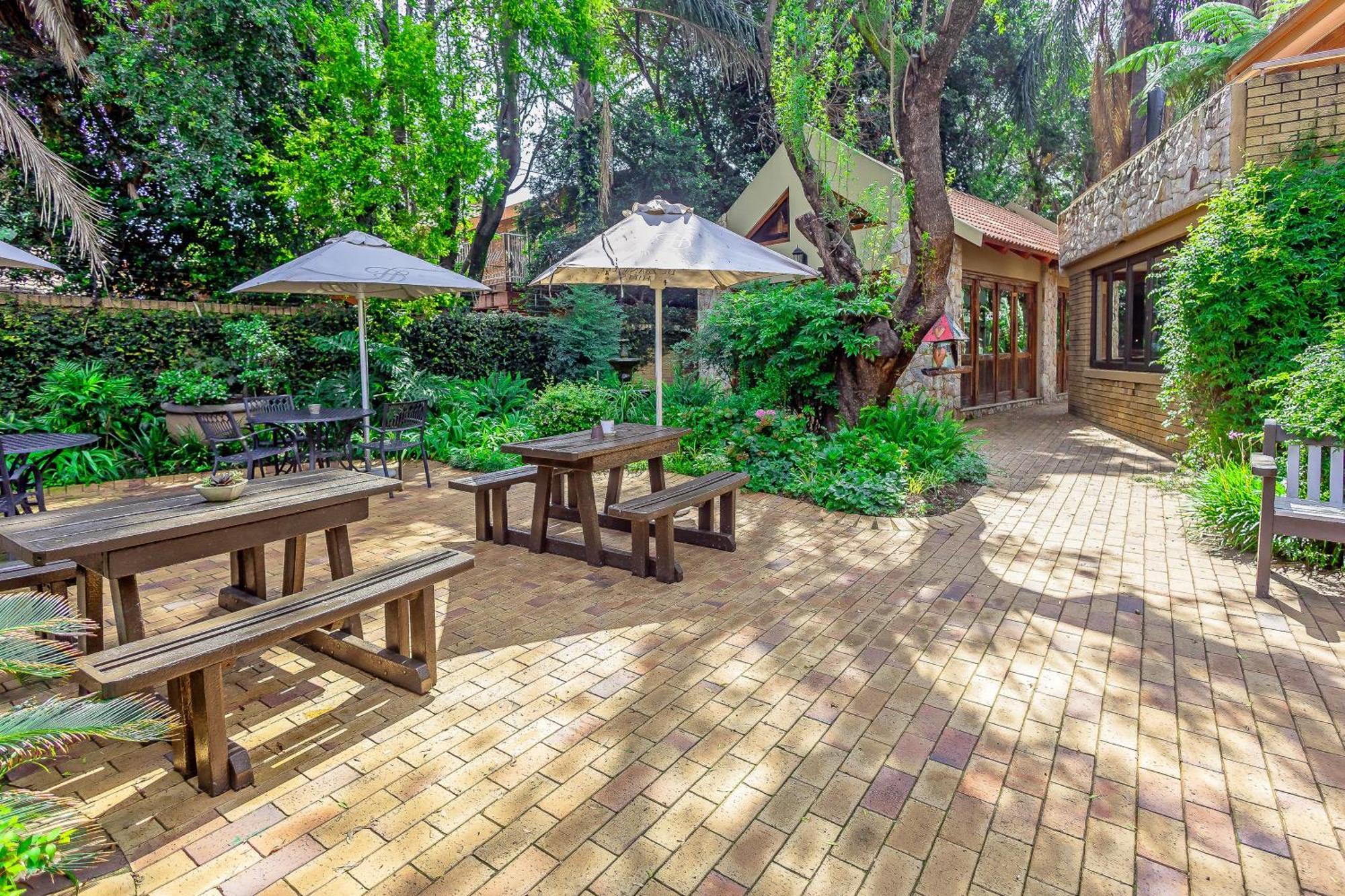 Sunward Park Guest House & Conference Center Boksburg Buitenkant foto